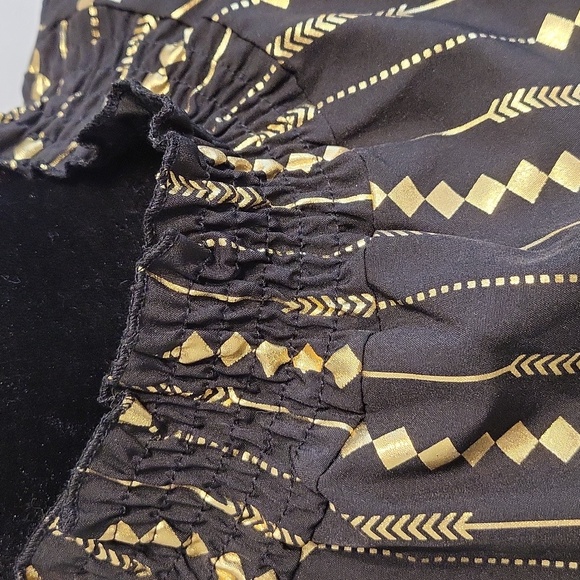 Sleeveless top with smocked neck - Picture 7 of 12